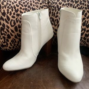 MIA Rosebud white Bootie